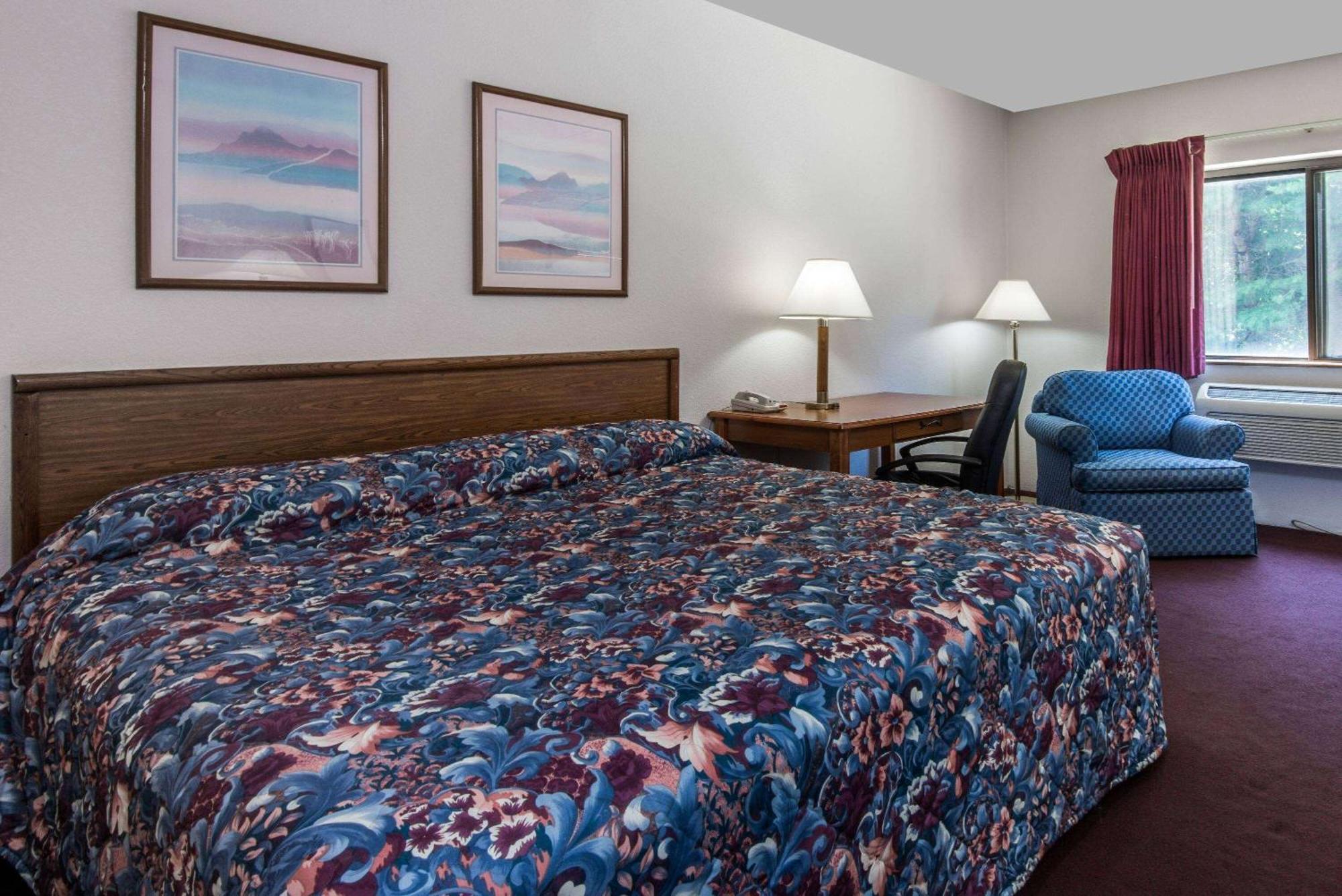 Super 8 By Wyndham Groton Hotel Exterior photo